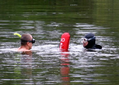 Plavání, ponořování a skoky do vody, brodění